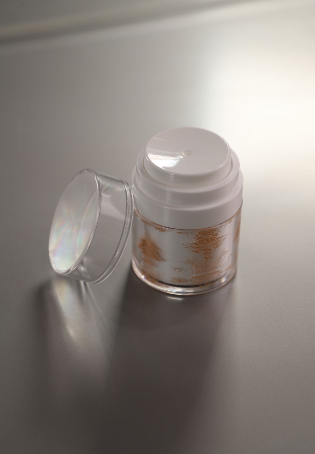 I Am White Sun Screen